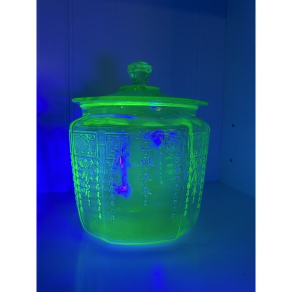 Uranium Glass Cookie Biscuit Jar Anchor Hocking Princess Green Depression Vintag - Picture 5 of 12